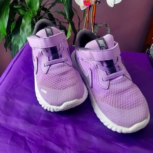 Nike Revolution 5 Lilac/Silver Sneakers - USED Size 10C